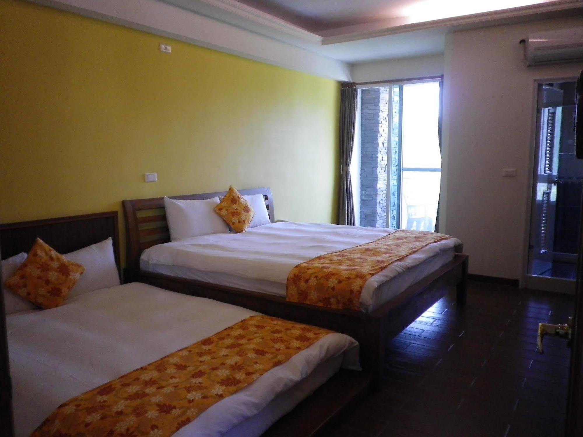 Mamalulu Hostel Кендин Екстериор снимка