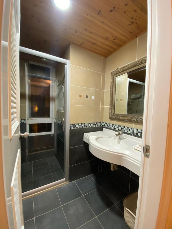 Mamalulu Hostel Кендин Екстериор снимка