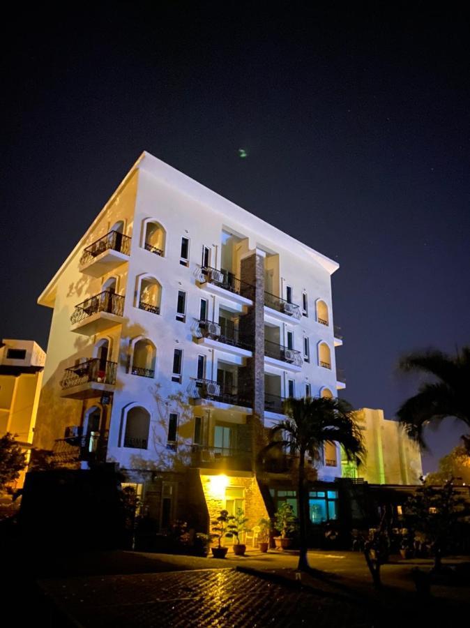 Mamalulu Hostel Кендин Екстериор снимка